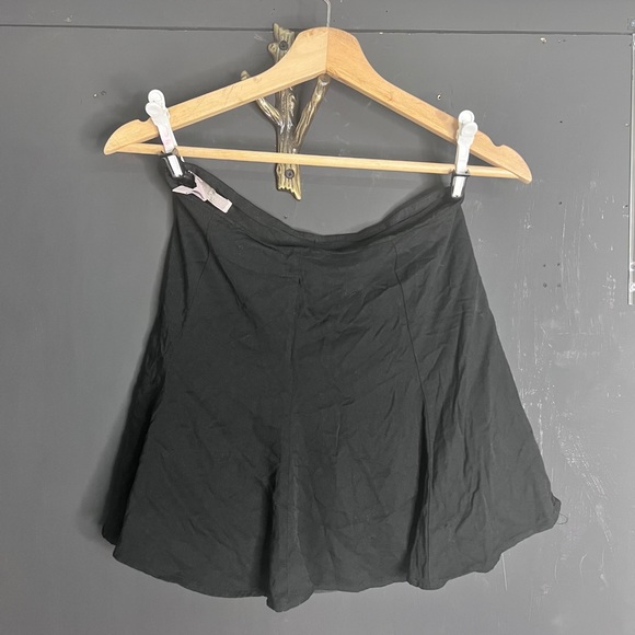 Forever 21 Dresses & Skirts - Mini Skater Skirt (Rachels skirt from friends)- Black forever21- lined
